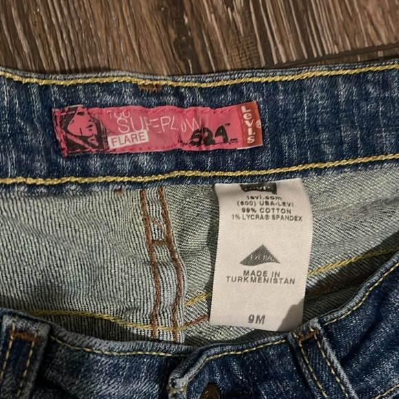 Levi’s Too Superlow Flare 524 Jeans - Picture 2 of 8